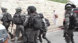 Clashes break out at Al-Aqsa mosque in Jerusalem