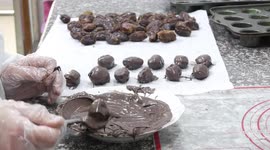 Palestinian women makes Ramadan appetizers