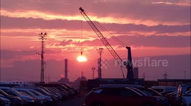 Crane 'helps lower' red-hot sunset in Kent as UK forecast to be hotter than Spain