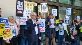 Speaker Jeremy Corbyn, against the Rubber-Stambing of Julian Assange's US Extradition outside Westm