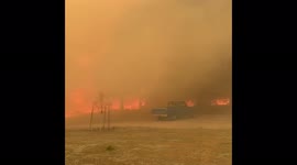 US: Tunnel Fire – Strong Winds Fan Raging Fire Along US Route 89 Near Flagstaff, AZ