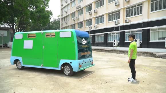Electric cars are likened to self-operated mobile offices of Vietnamese teachers
