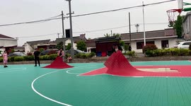 Woman in China tear apart basketball court rubber mat to avoid her child's study from being disturbed