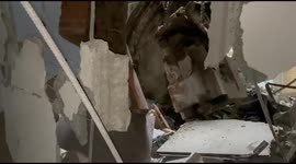 In Mariupol, a tank turret got stuck in an apartment building
