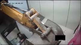 Better quality -Thieves use digger to steal ATM cash machine in Sangli, Maharashtra, India