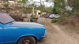 Abandoned old vintage cars in Mumbai