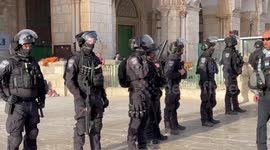 Israeli police and Palestinians clash at Jerusalem's Al-Aqsa mosque during Ramadan