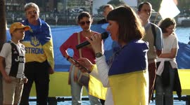 Ukrainians sing