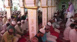 Ramadan: Muslim worshipers offering Jumma-Tul-Wida prayer at Jama Masjid