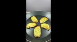 Chilli cheese garlic bread