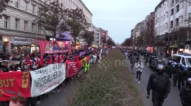 Police violently clash with protestors at Berlin's annual May 1st demonstrations