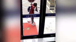 Boy drops off box of fried chicken to 'hard-working' officers at police station in China