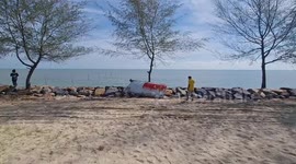 Chinese aircraft wreckage washes up on Thai beach