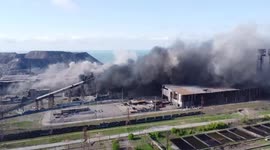 Mariupol steel factory under assault as last lines of Ukrainian defenses dig in
