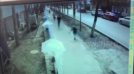 Pedestrian stops thief in his tracks and returns stolen phone to schoolgirl in Russia