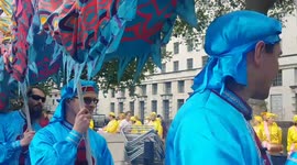 Beautiful Chinese dragon dances in London as Falun Gong celebrates 30 years since its founding