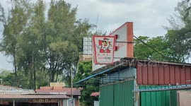 pareidolia : Fake KFC that looks like a REAL KFC