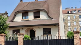 Pareidolia in Paris suburb. House face. Rue Franklin, Vitry-sur-Seine. 8 may 2022