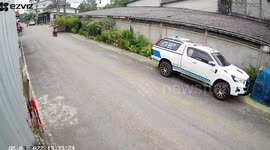 Motorcycle rider using his phone crashes into parked car