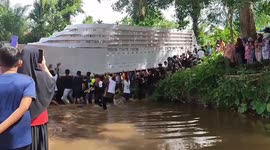 Indonesians hold incredible boat decorating festival during Eid