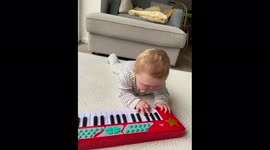 Mum astonished as 8-month-old daughter plays 'Happy Birthday' on keyboard