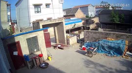 Large iron door collapses onto children and pet dog in China