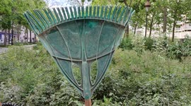 Pareidolia. Paris city cleaners broom. Owl. 10 may 2022. Boulevard Richard Lenoir.