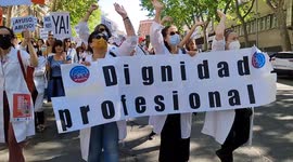 Specialist doctors go on indefinite strike in Spanish capital over temporary contracts