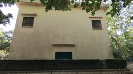 Pareidolia in Paris, House face. Jardin du Luxembourg, Theatre des Marionnettes.11 may 2022
