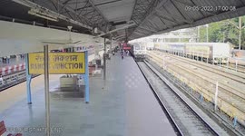 Elderly man falls while boarding train, saved by alert cop in eastern India