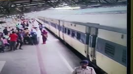 Women slip deboarding train, daring cop saves life in eastern India