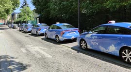 The first hydrogen taxis in Paris, by Hype. 11 may 2022. Porte de Choisy