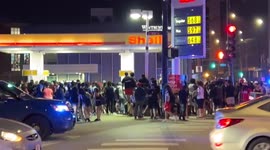 Chicago police deployed after mob of teens storm streets