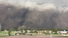 US: Wall Of Dust Approaches Sioux Falls As Storms Roll Through Eastern South Dakota 3