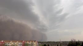 US: Wall Of Dust Approaches Sioux Falls As Storms Roll Through Eastern South Dakota