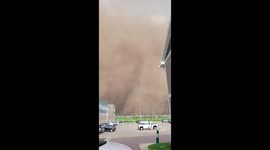US: Wall Of Dust Approaches Sioux Falls As Storms Roll Through Eastern South Dakota 5