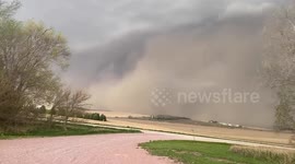 US: Wall Of Dust As Severe Storm Approaches Nebraska