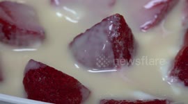 This super-sweet ice yogurt topped with strawberries looks delicious