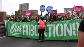 Abortion rights protesters march across Brooklyn Bridge (includes front of march)