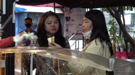 Market stall sells pieces of 'stinky' durian fruit for 350 DOLLARS