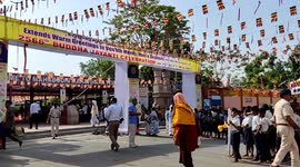 The Indian people's and forginer suffering for heat wave temprature in Bodhgaya