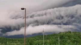 Huge shelf cloud resembling tidal wave rolls into West Virginia