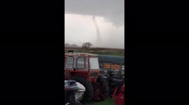 'That's a big one!' Saskatchewan local spots menacing tornado in the distance