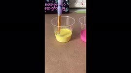 'Artist creates a STUNNING spring-inspired artwork using the 'Plastic Wrap Technique''