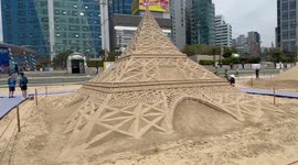 Iconic landmarks recreated at sand festival hosted in South Korea