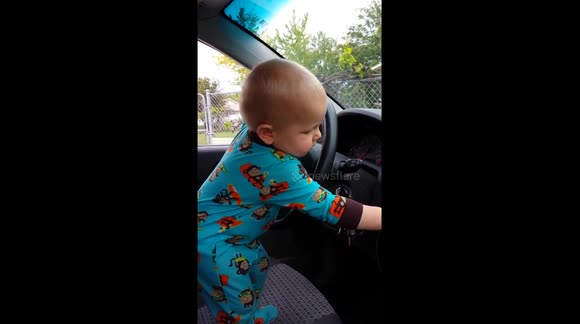 Baby dances to hip-hop track in Utah