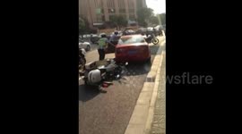 男子闹市区毒驾冲卡  连撞两车后弃车逃逸