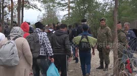 Thousand refugees flow at north Greek border
