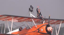 Performers wow the audience on airshow in China