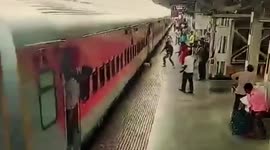Crazy moment man gets stuck between moving train and platform